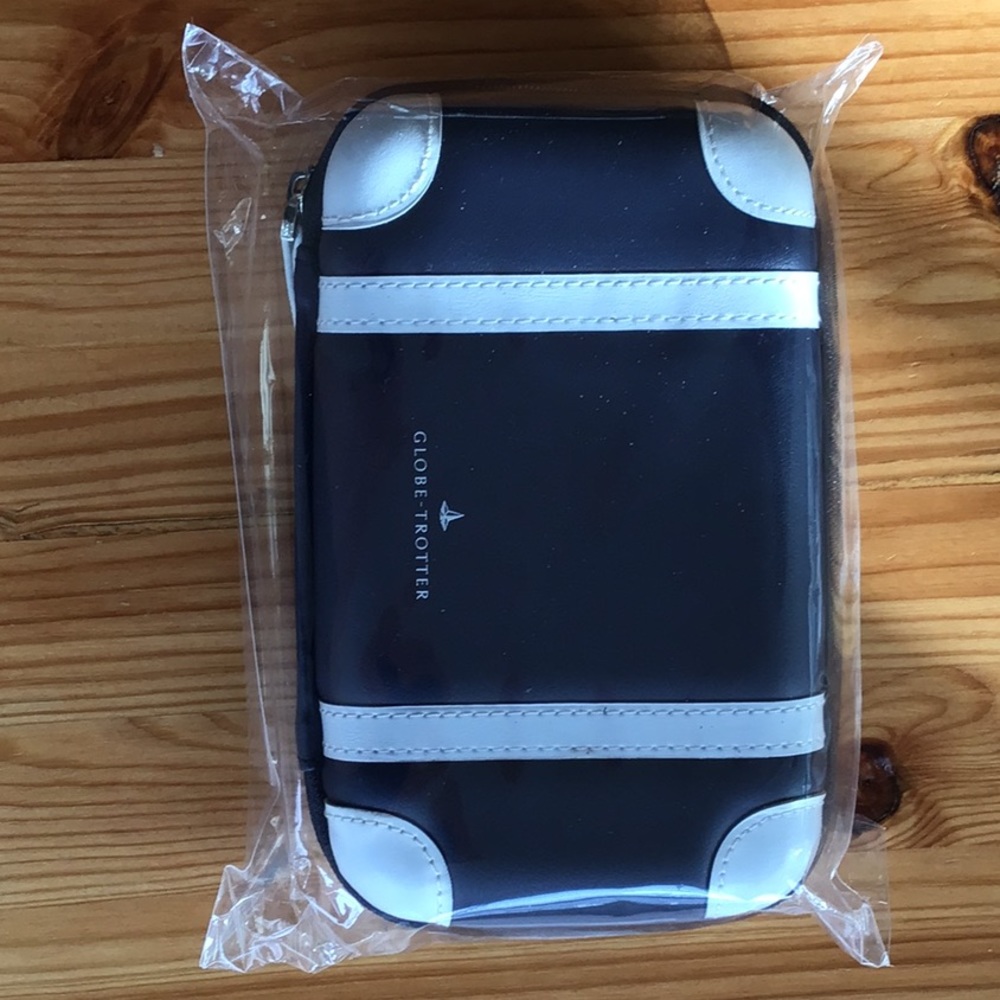 Beautiful ANA 1st/Business Class Toiletry Bag, brand new